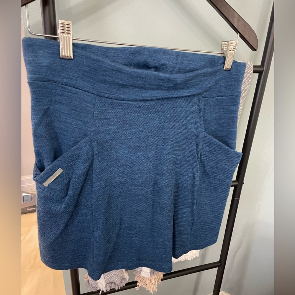 Icebreaker skirt